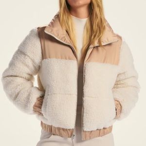 NWT Abercrombie Ultra Mini Puffer in Cream Sherpa, Size Small